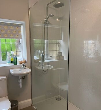 Bathroom – middle house